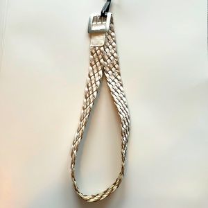 Calvin Klein leather belt. Size medium. Color: Gold and white.